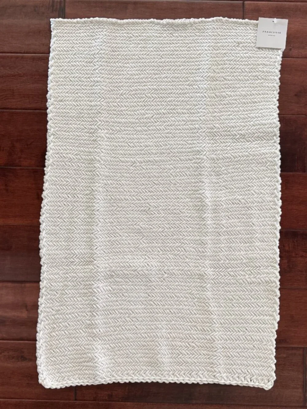 Parachute laundry weave edge